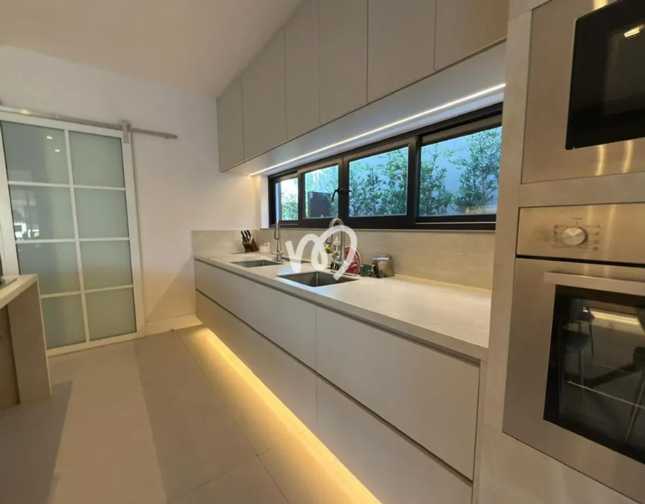 Furnished house with 5 bedrooms and an open kitchen — photo 18