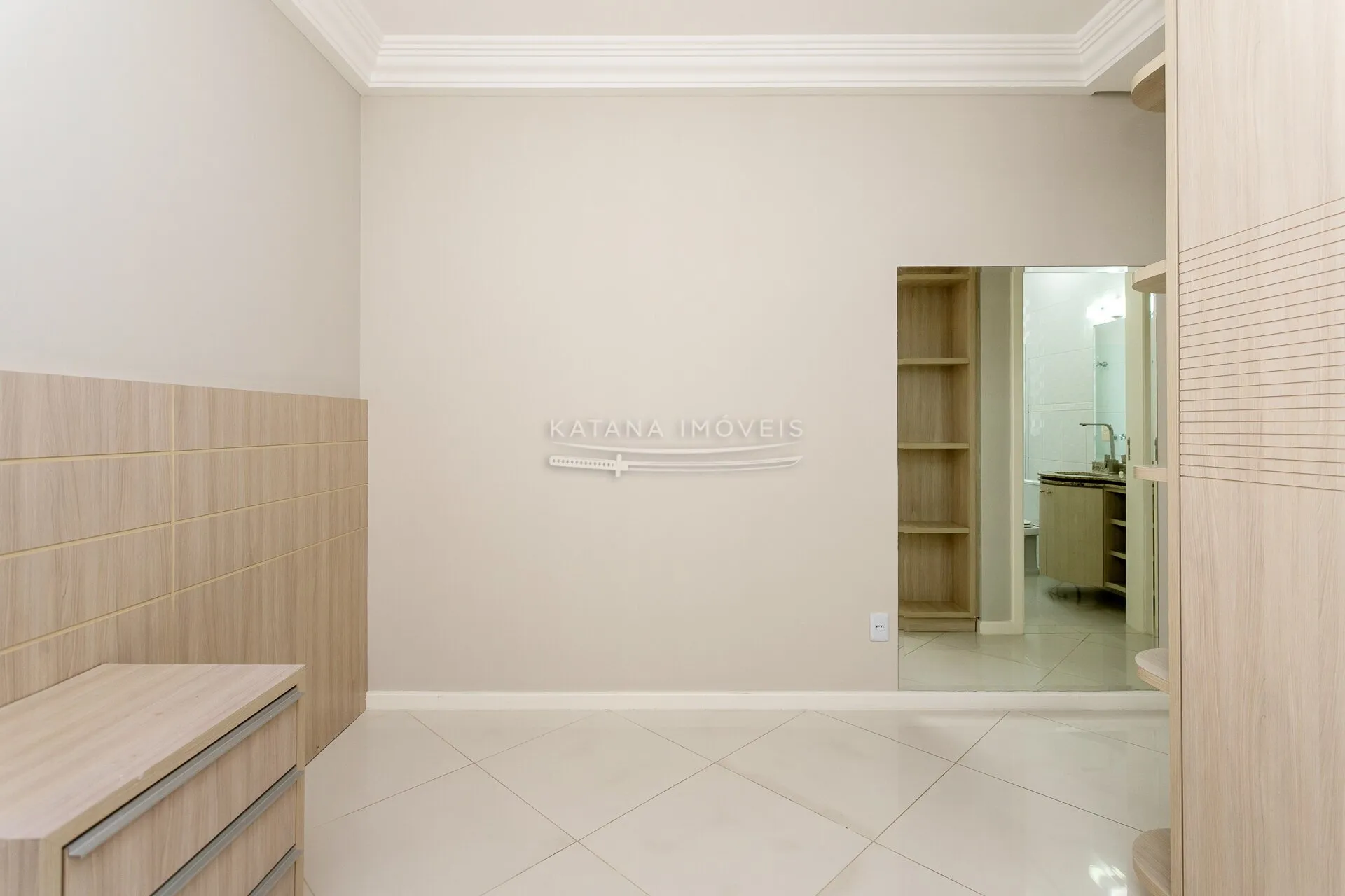 4-bedroom apartment with a bathtub in Florianópolis — photo 19