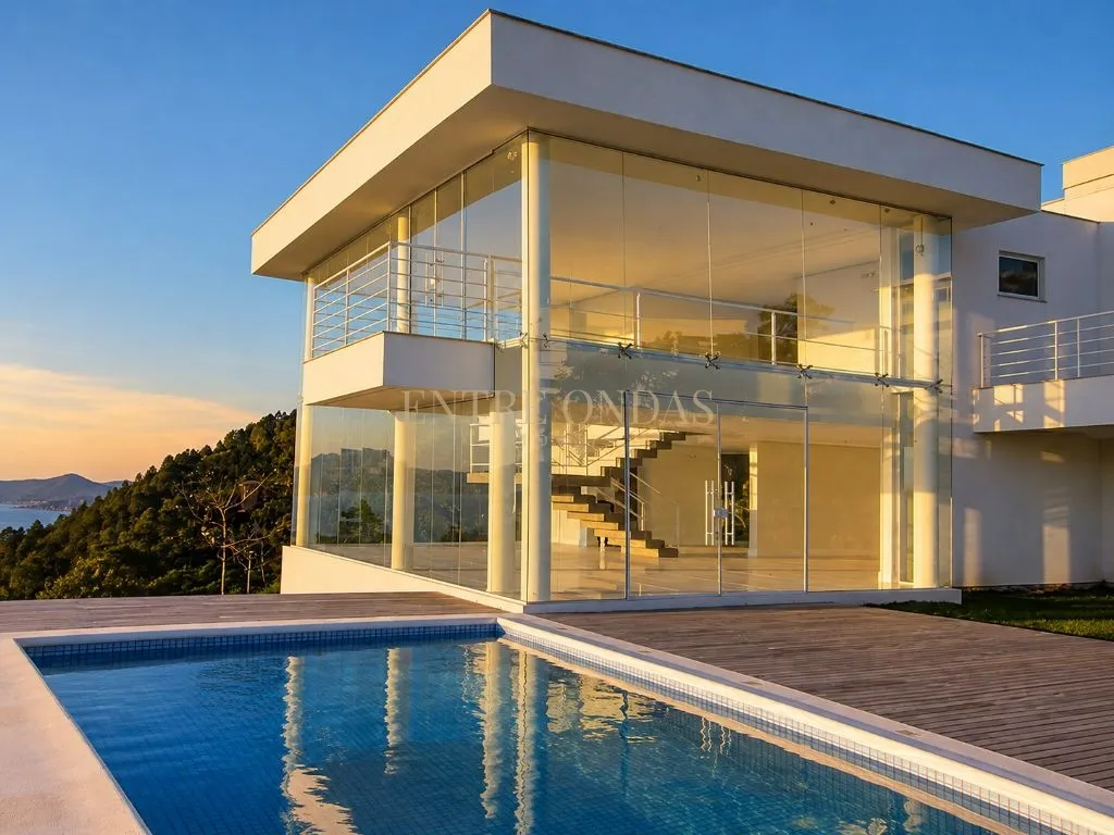 718 m² house with a water view and floor-to-ceiling windows — photo 4