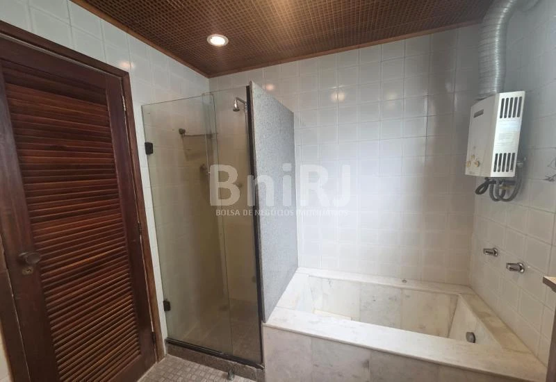 Furnished 161 m² apartment with 3 bedrooms and 2 suites — photo 12