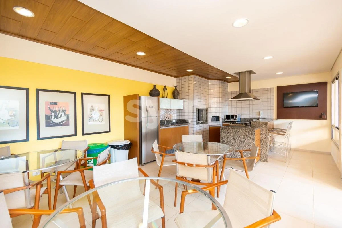 Balcony with a grill in a 3-bedroom apartment, 71 m² — photo 25