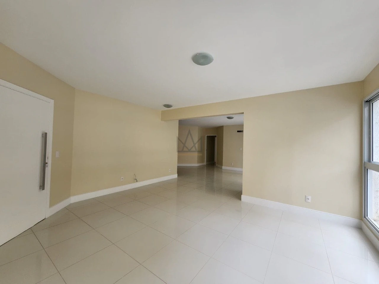 Departamento con ventanales de piso a techo en Florianópolis — photo 12