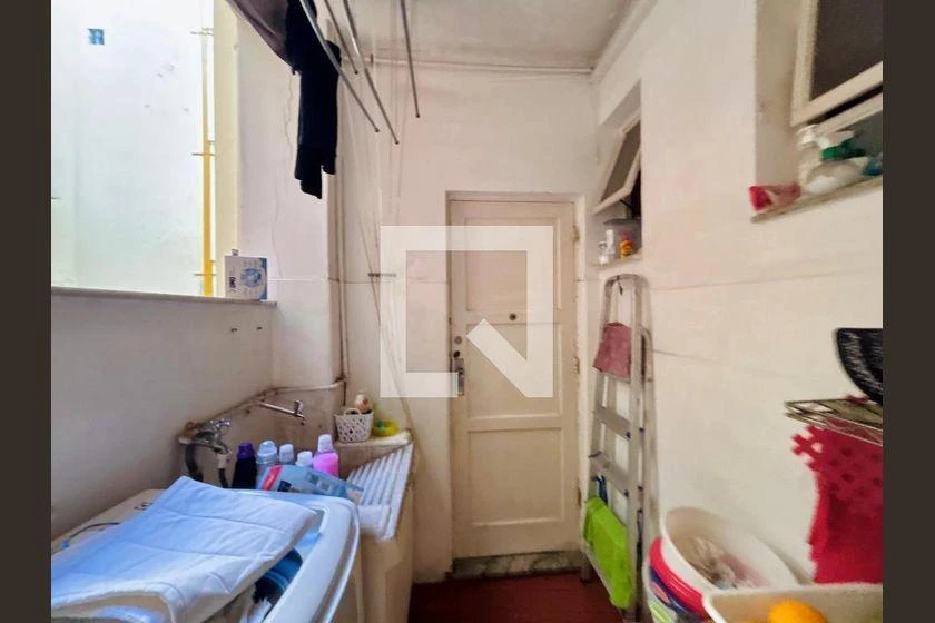 Furnished apartment with 3 bedrooms and 200 m² — photo 25