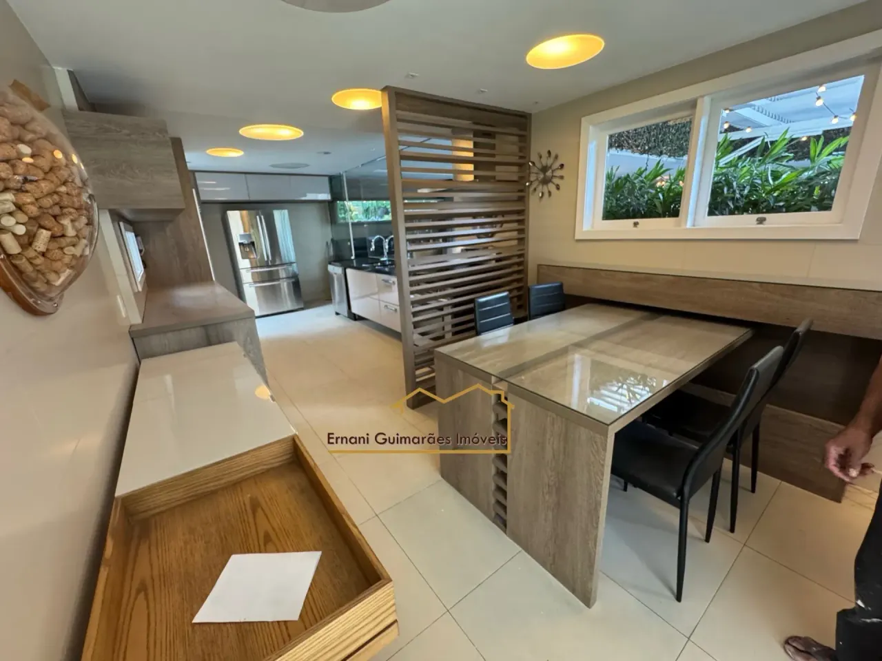 House with an open-plan kitchen and 4 bedrooms — photo 6