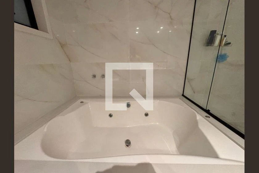 Rental house with 4 suites and 450 m² — photo 30