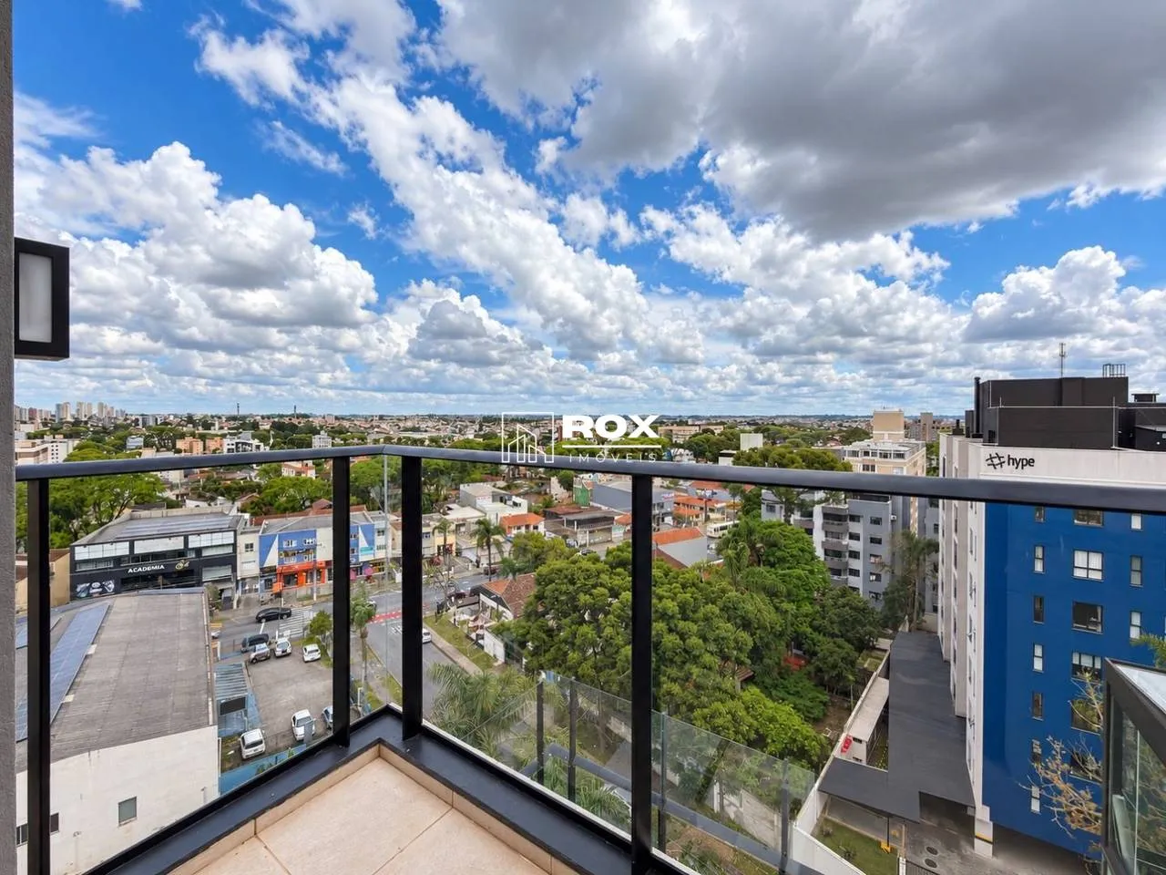Floor-to-ceiling windows in a 3-bedroom apartment, 150 m² — photo 27