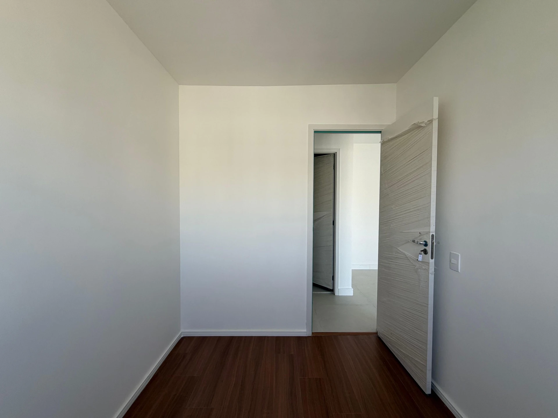 Apartamento sem mobília com 2 quartos e varanda — photo 12
