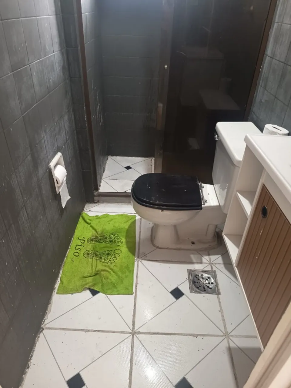 2-bedroom apartment in a building with a gym — photo 15