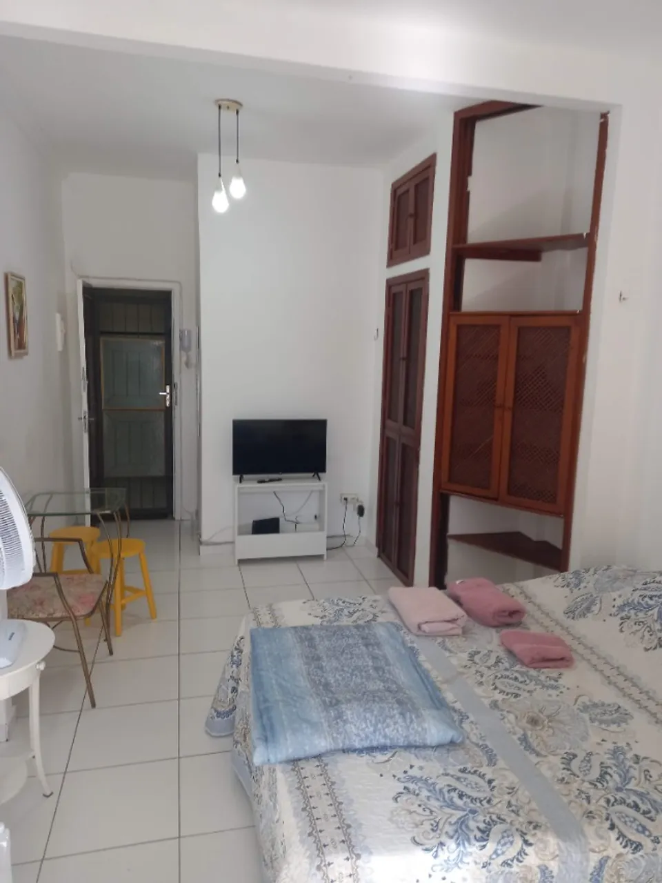 Furnished loft with a compact gas cooktop and 1 bedroom