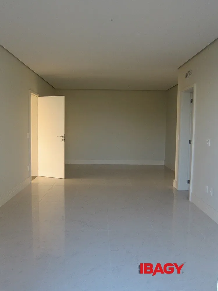 Дом с 3 спальнями-сьютами и 3 парковками 718 м² — photo 31