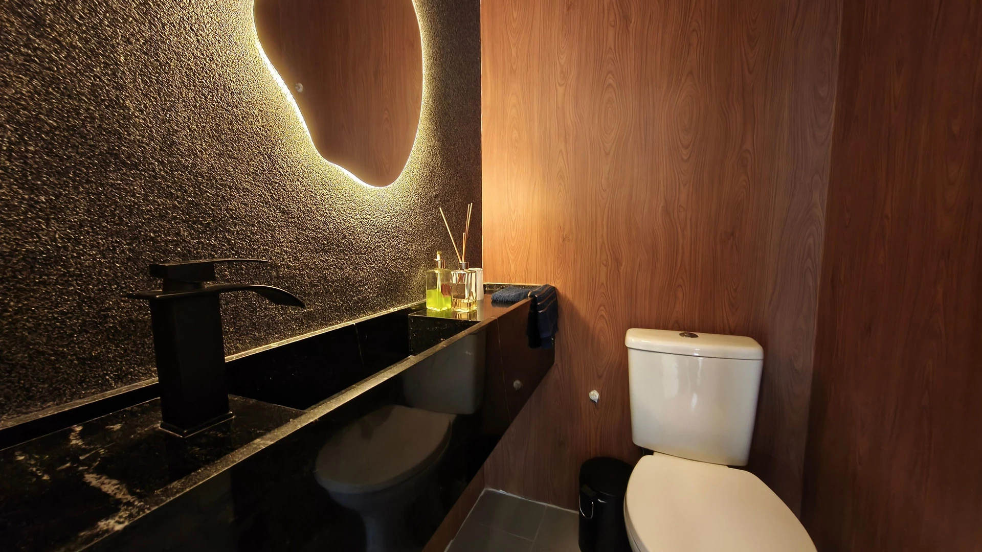 Jacuzzi in a 5-bedroom house, 350 m² — photo 62