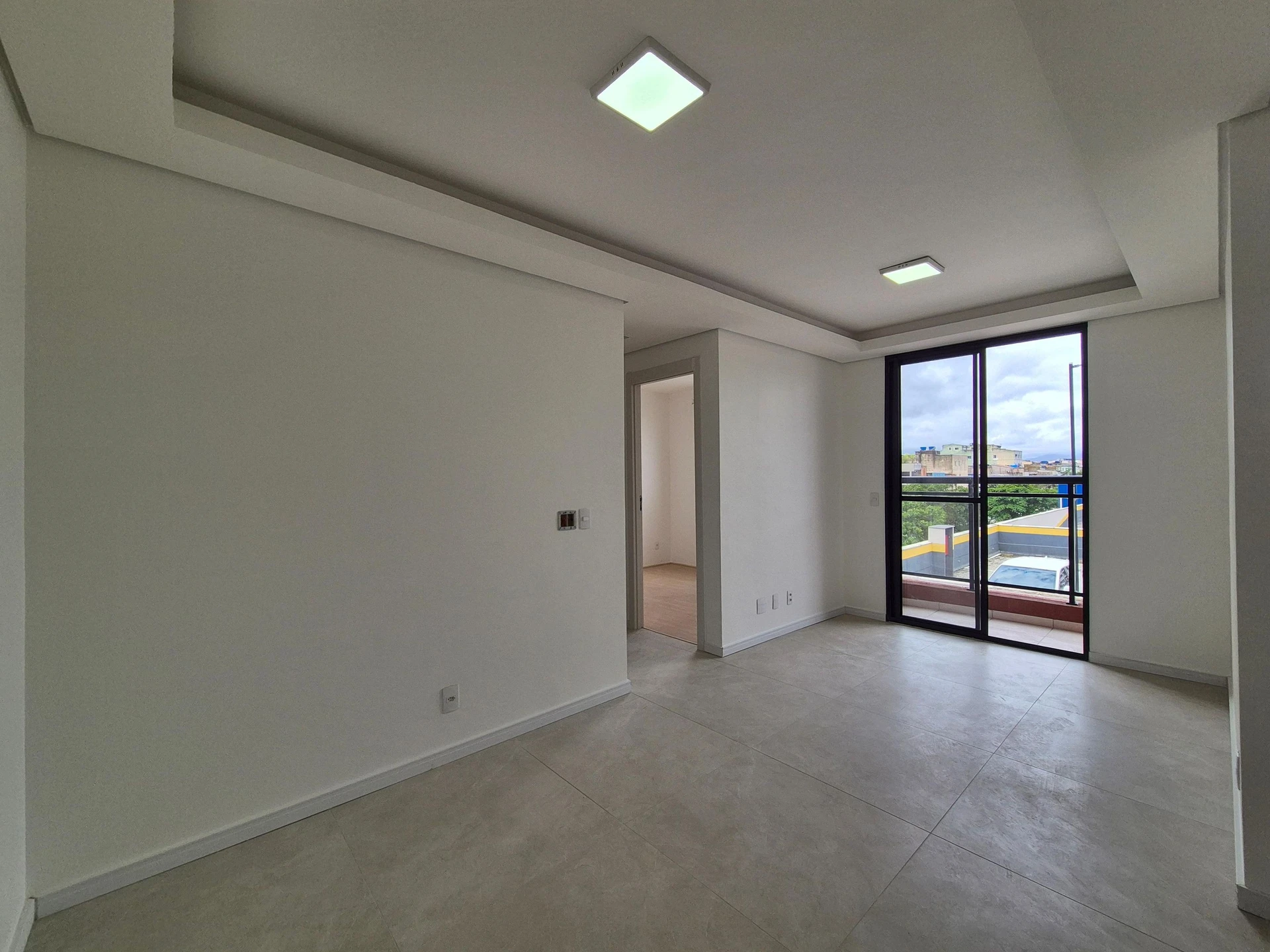 2-bedroom apartment in a building with a gym — photo 9