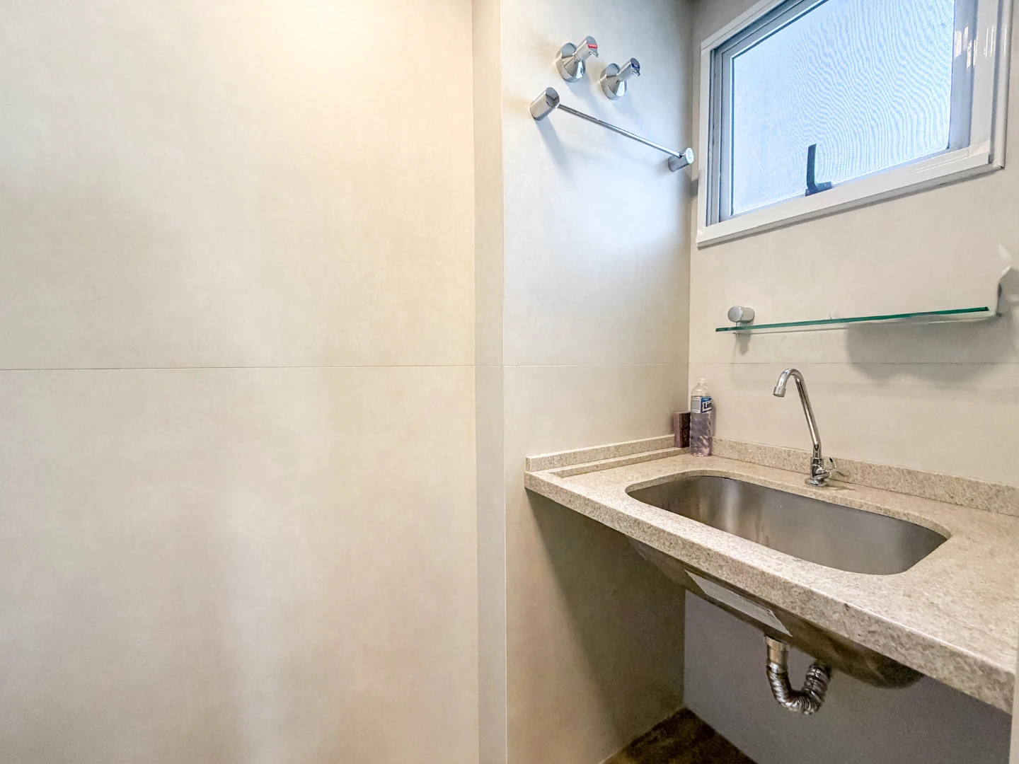 Floor-to-ceiling windows in a 3-bedroom apartment, 106 m² — photo 13