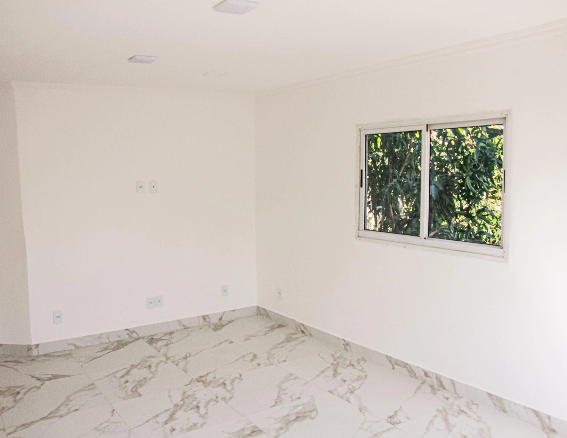 House with no parking, 2 bedrooms and 1 bathroom — photo 14