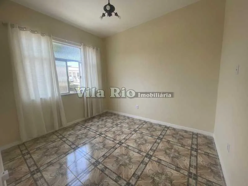 Apartamento sem mobília com 3 quartos e banheiro com box de vidro — photo 16