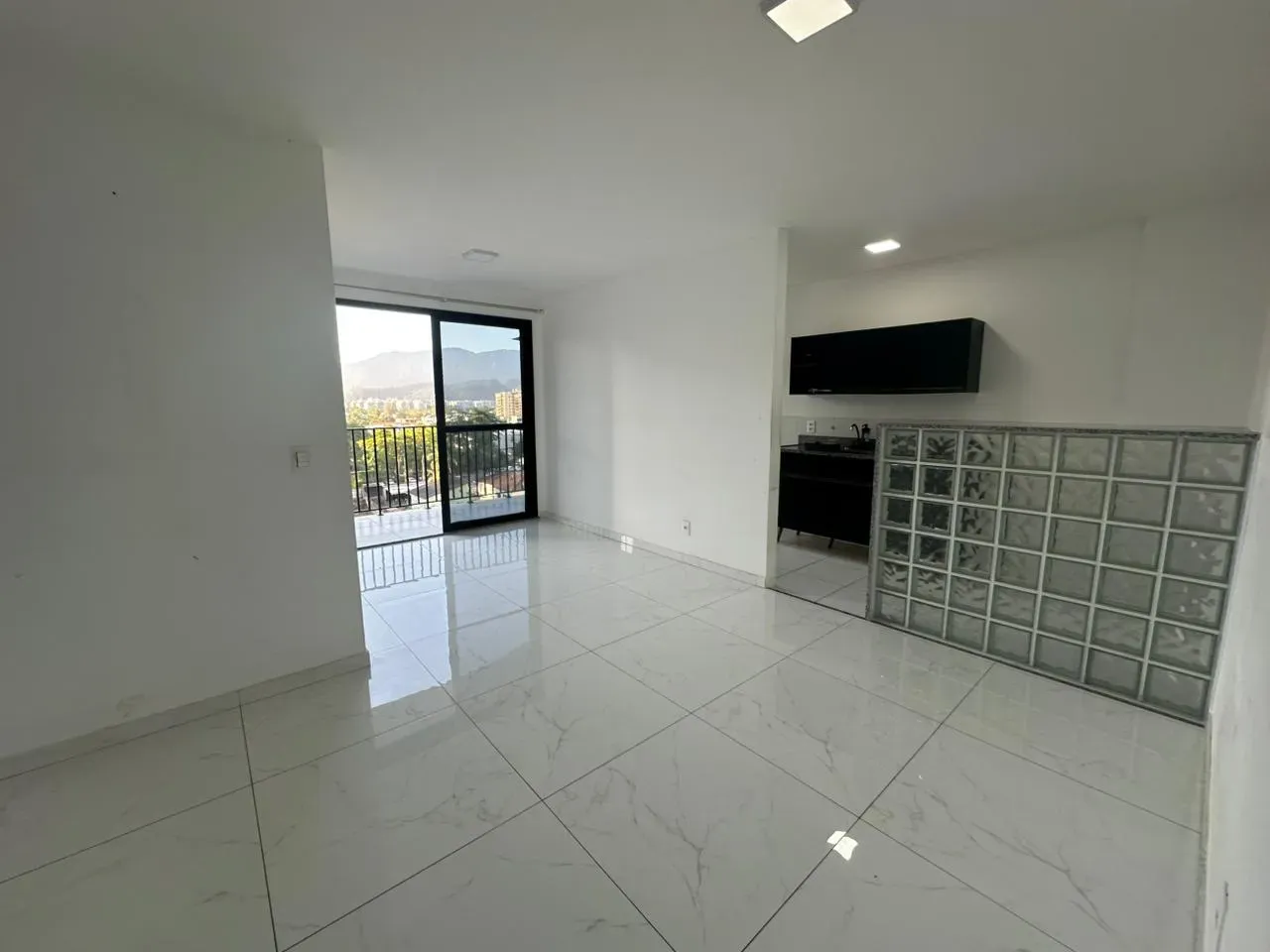 Apartment with open-plan kitchen and en-suite bedroom — photo 17