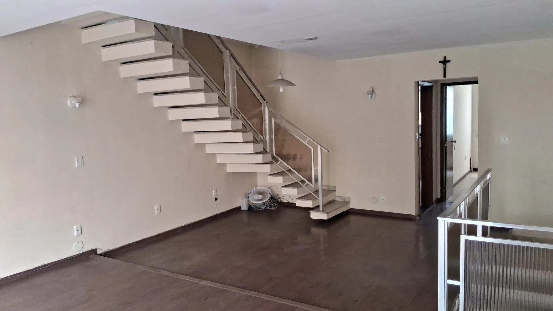 Unfurnished house with 6 bedrooms and private garden — photo 14