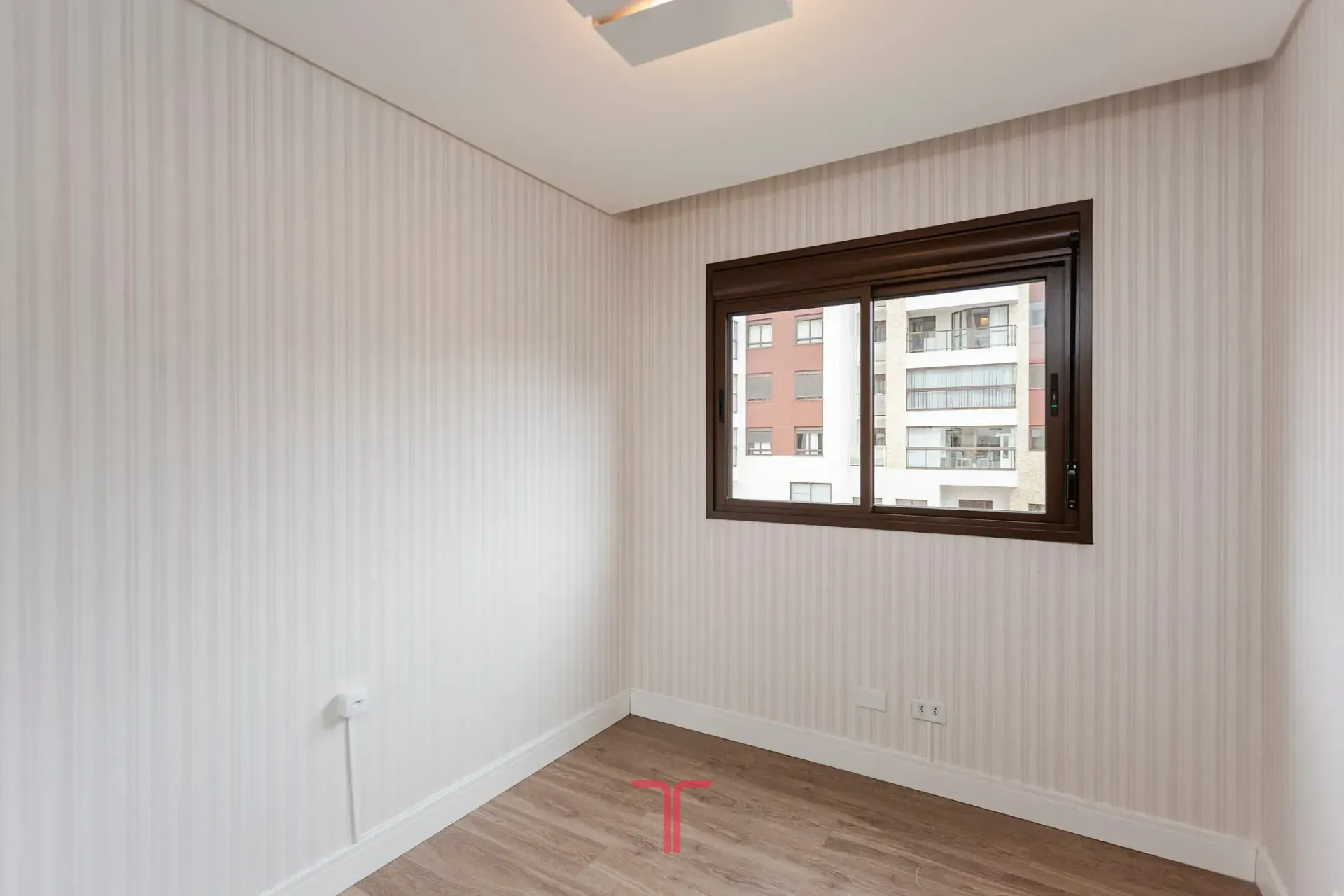 3-bedroom apartment in a building with a pool — photo 29