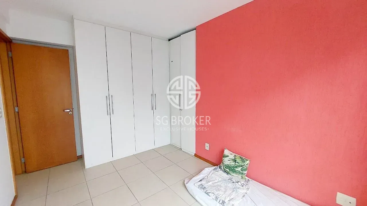 Glass-enclosed balcony in a 3-bedroom apartment, 77 m² — photo 10