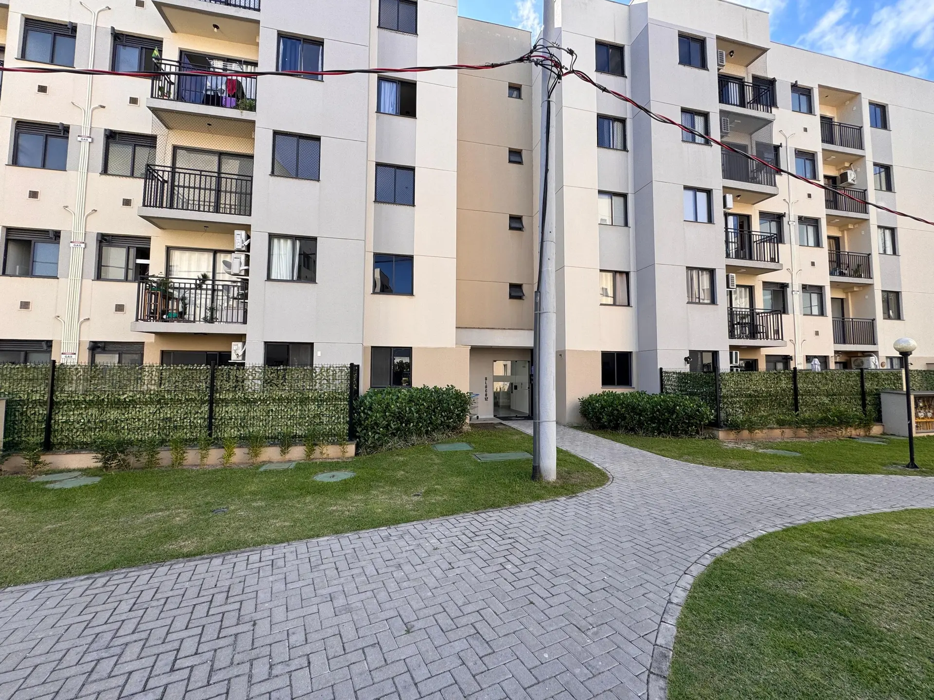Unfurnished 2-bedroom apartment with parking and balcony — photo 44