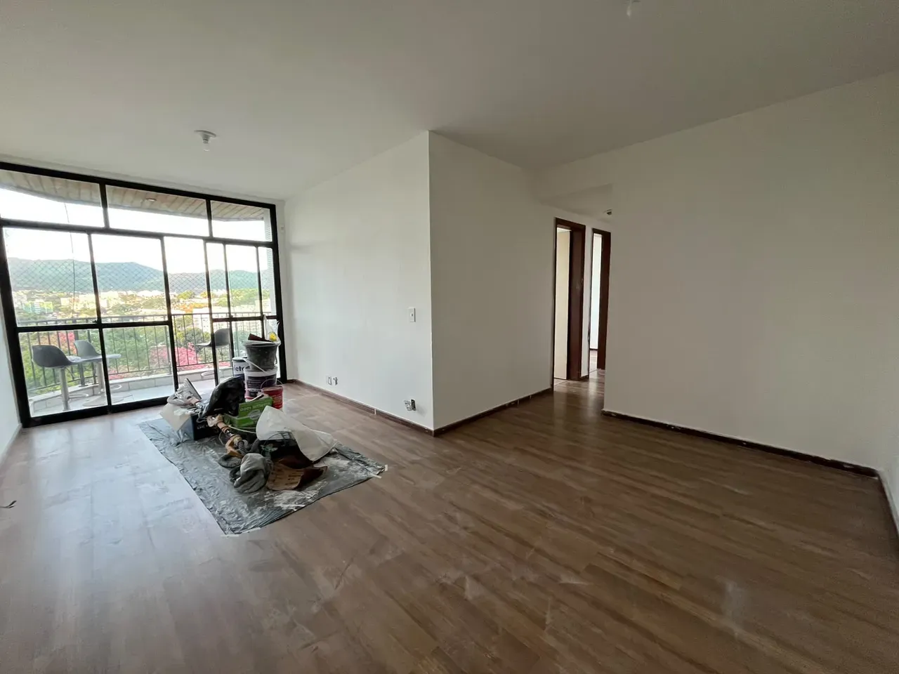 Apartment on the 10th floor with wood or laminate floors — photo 9