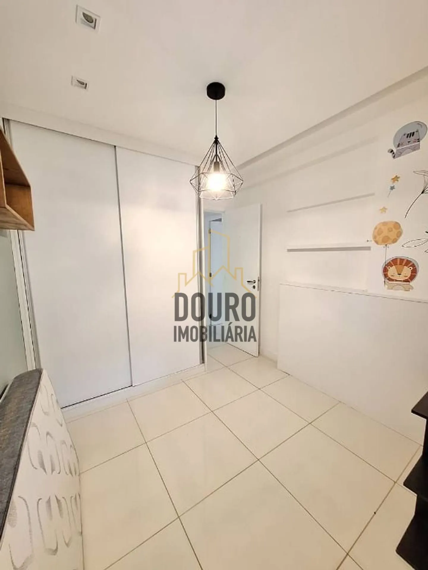 Furnished 2-bedroom apartment with enclosed balcony — photo 7