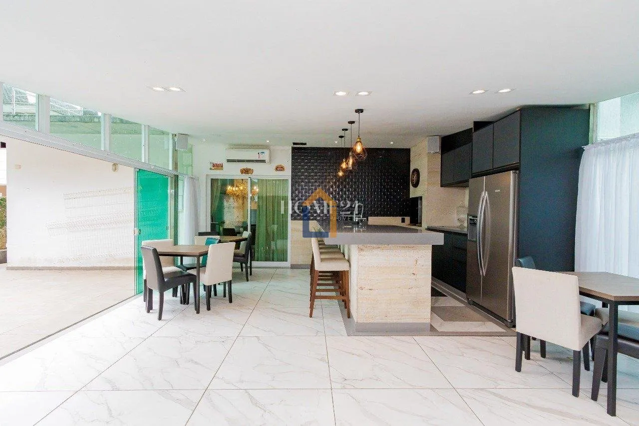 Furnished 470 m² house with 4 bedrooms and private garden — photo 39