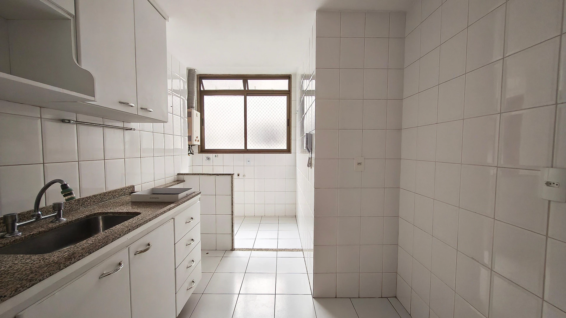 3-bedroom apartment in a building with a pool — photo 4