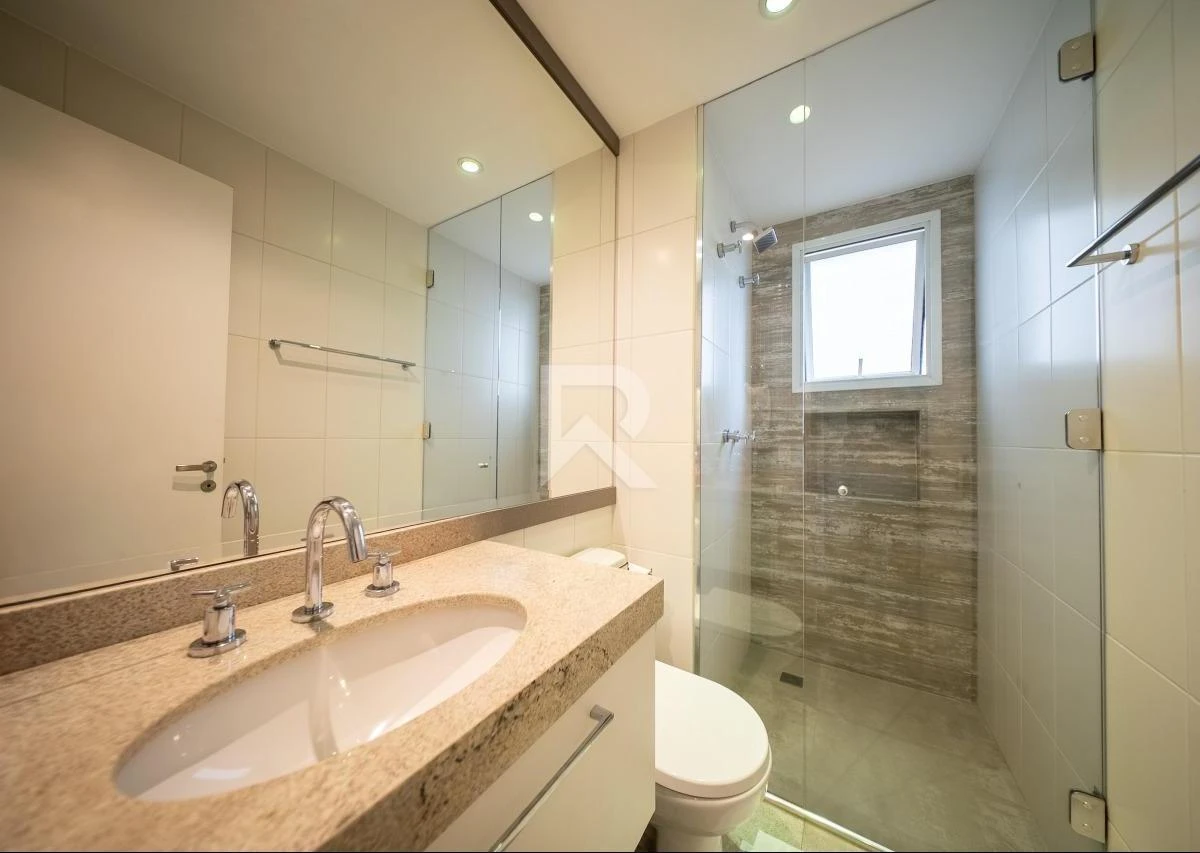 Glass-enclosed balcony in a 3-bedroom apartment, 166 m² — photo 13