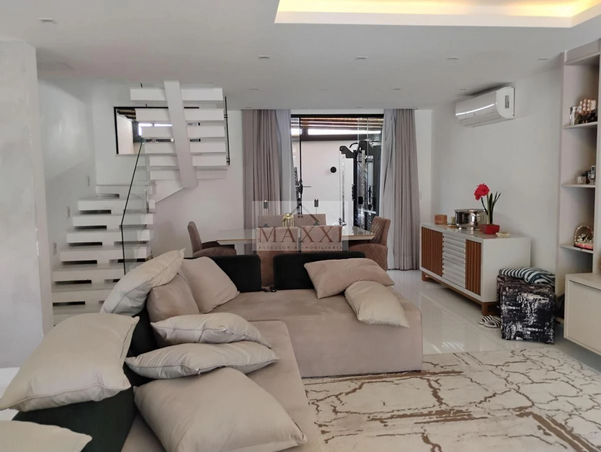 290 m² house with 3 en-suite bedrooms and glass balcony — photo 3