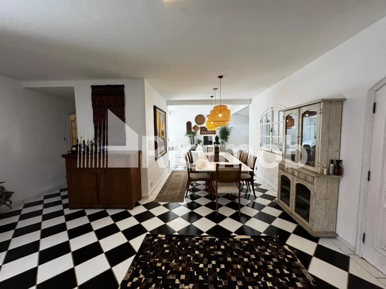 Furnished house with 4 bedrooms and an open-plan kitchen — photo 12