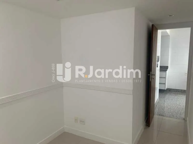 Rental apartment with 4 bedrooms and glassed balcony — photo 16