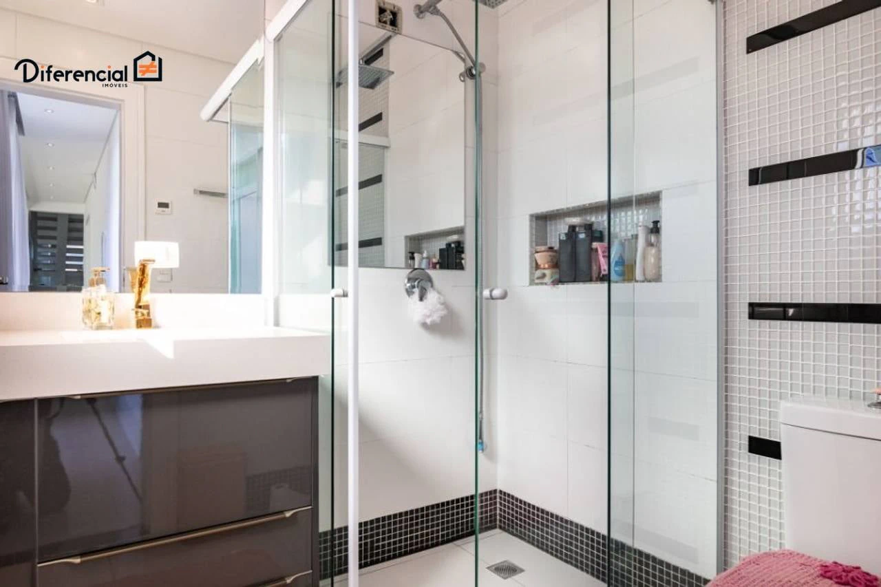 Floor-to-ceiling windows in a 2-bedroom house, 300 m² — photo 16