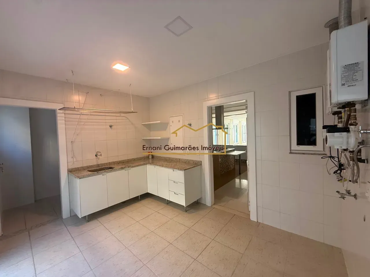 House with 5 bedrooms and integrated kitchen plus balcony