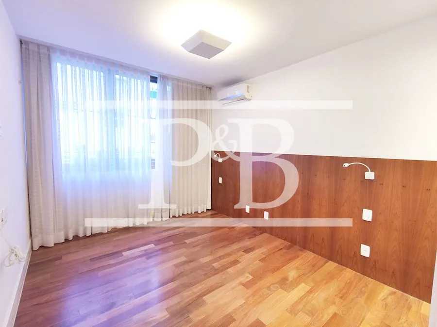 Rental apartment with 3 bedrooms and 261 m² — photo 14