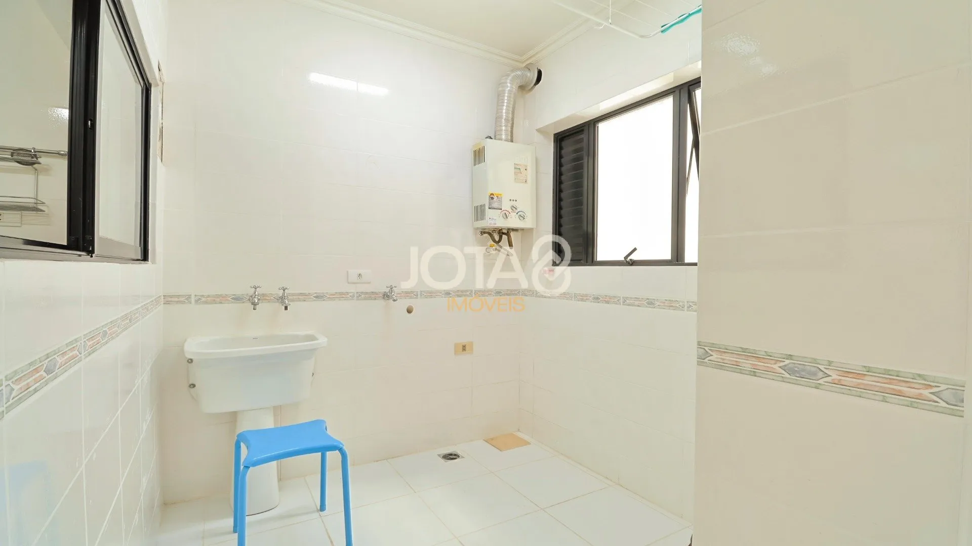 112 m² apartment with 3 bedrooms and a balcony — photo 16