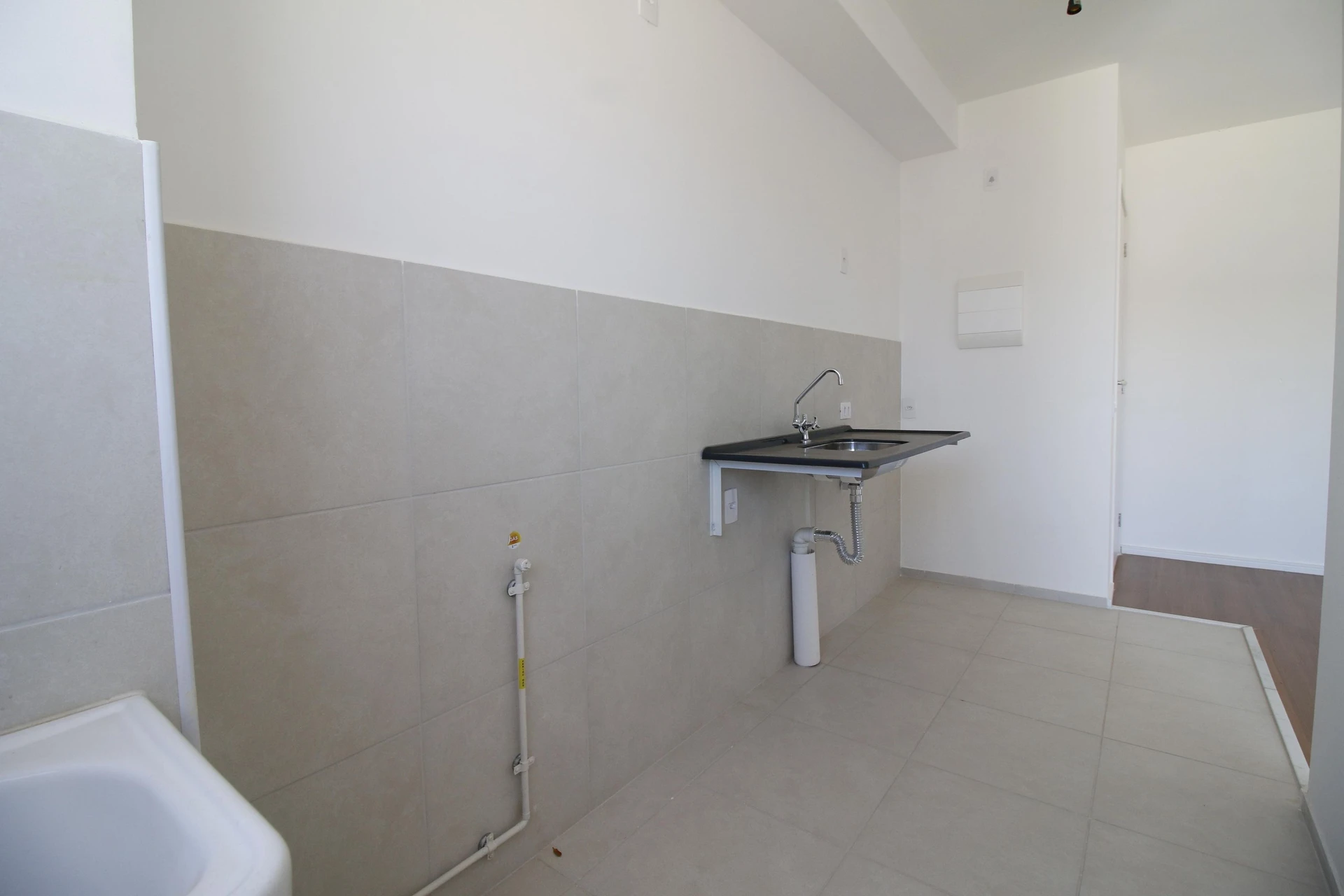 Unfurnished apartment with 2 bedrooms and 1 bathroom — photo 22