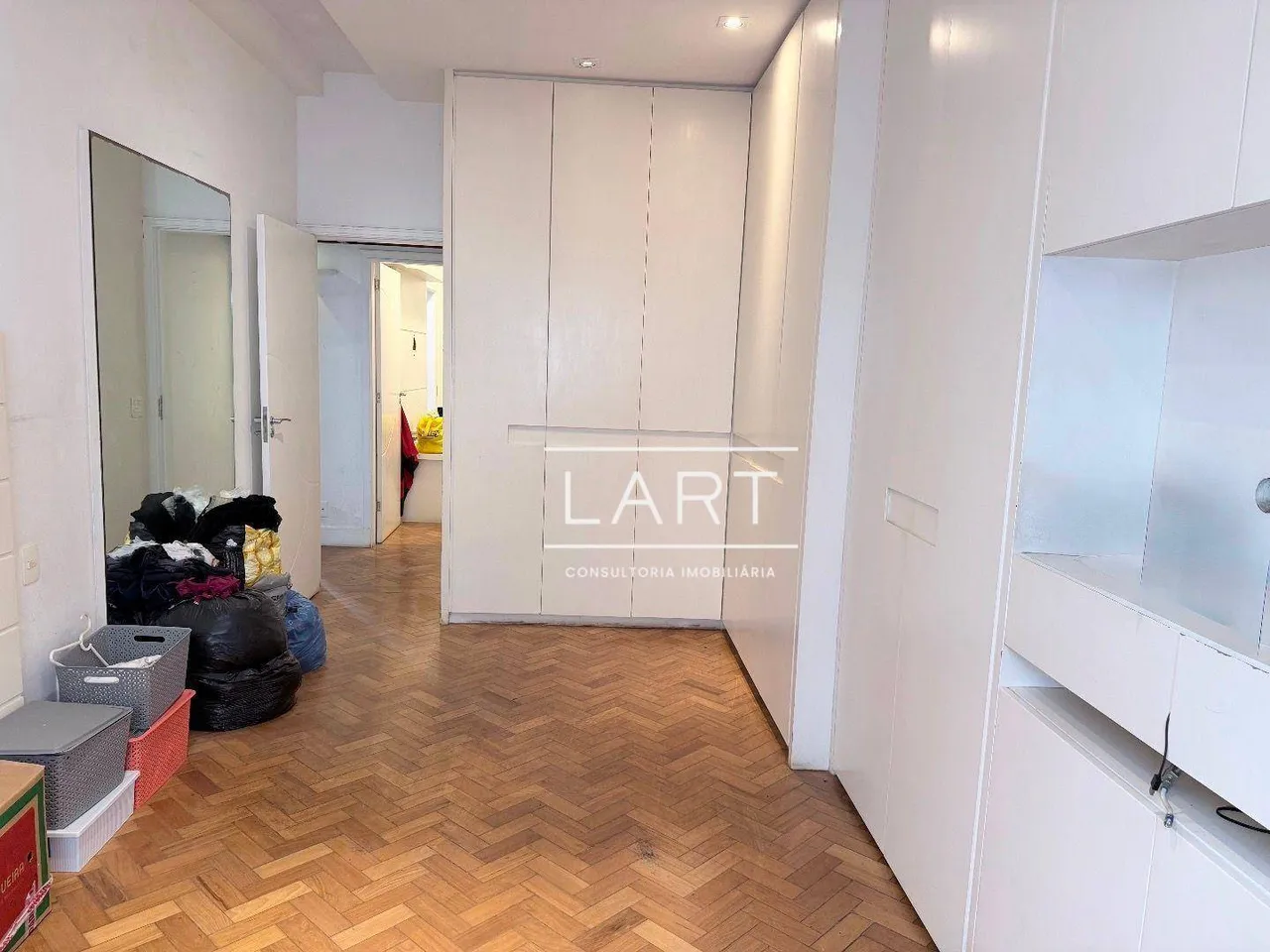 Furnished 4-bedroom apartment with 5 bathrooms — photo 13
