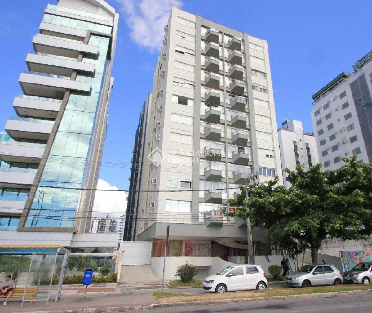 3-bedroom apartment with a glass-enclosed balcony — photo 21