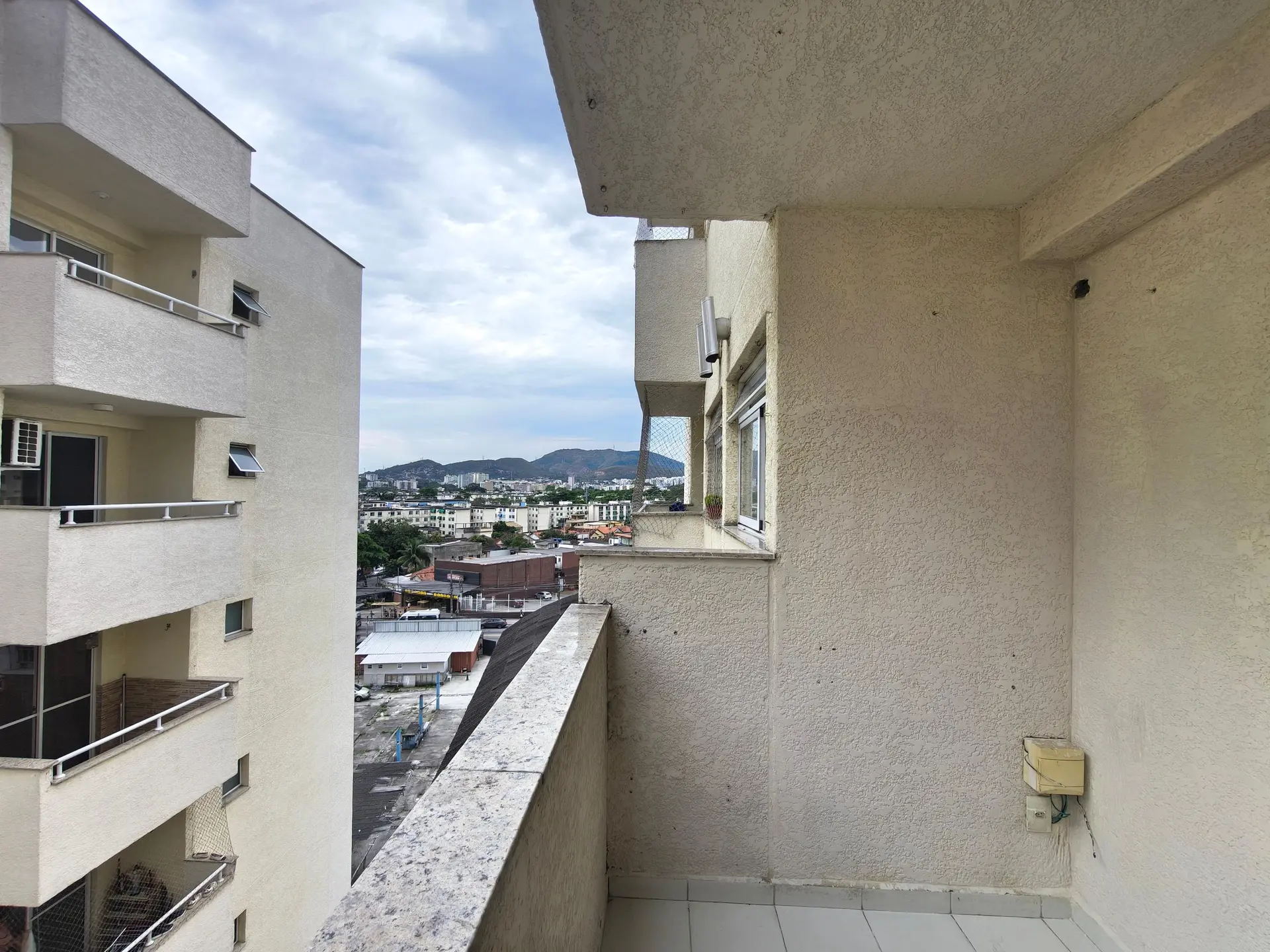 2-bedroom apartment in a building with a gym — photo 28