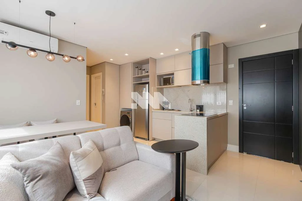 Furnished 1-bedroom apartment with open-plan kitchen — photo 2