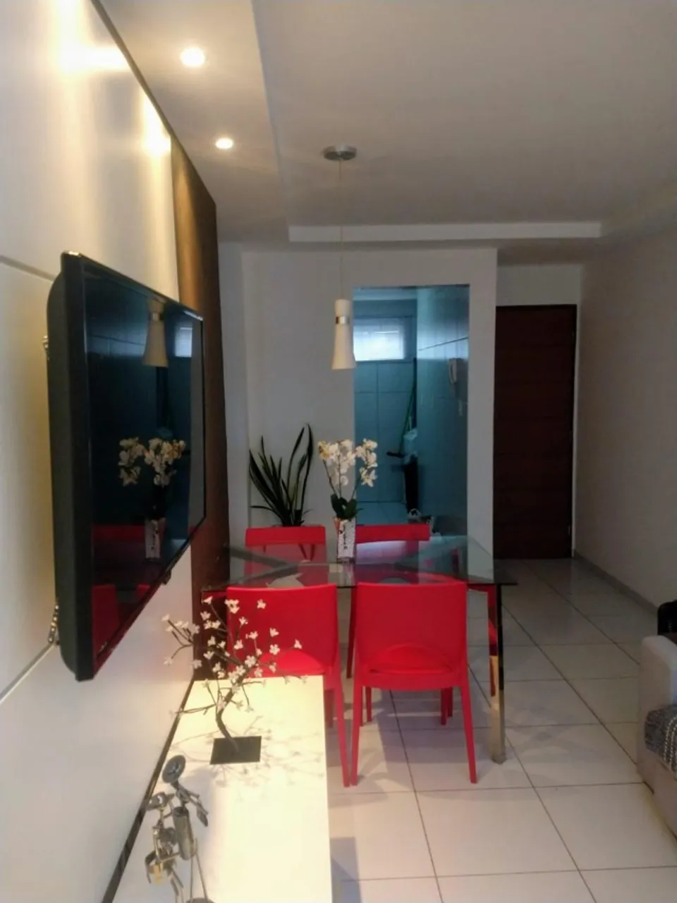 2-bedroom apartment with a home office