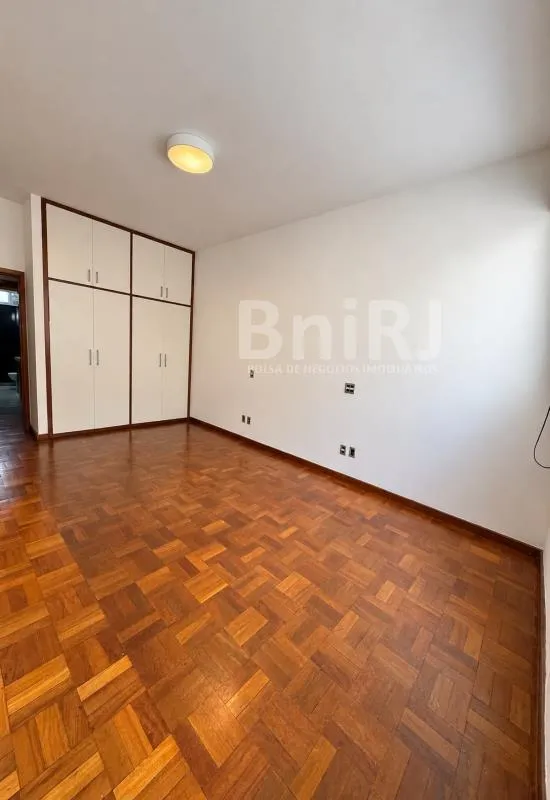Home office in a 4-bedroom apartment, 280 m² — photo 18