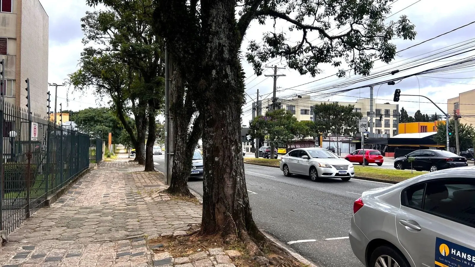 3-bedroom apartment with wood or laminate floors in Curitiba — photo 29