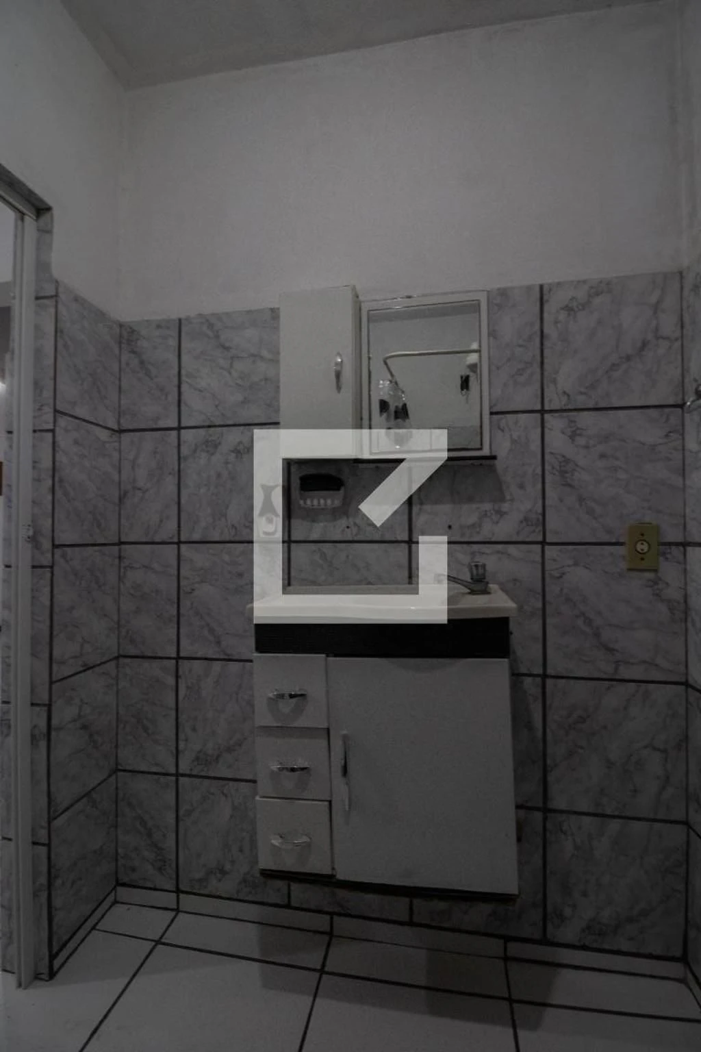 Unfurnished studio with 1 bedroom and 1 bathroom — photo 20