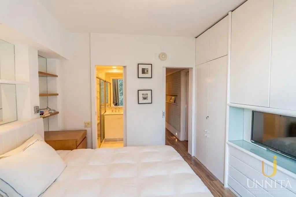 Rental apartment with 4 bedrooms and enclosed balcony — photo 13