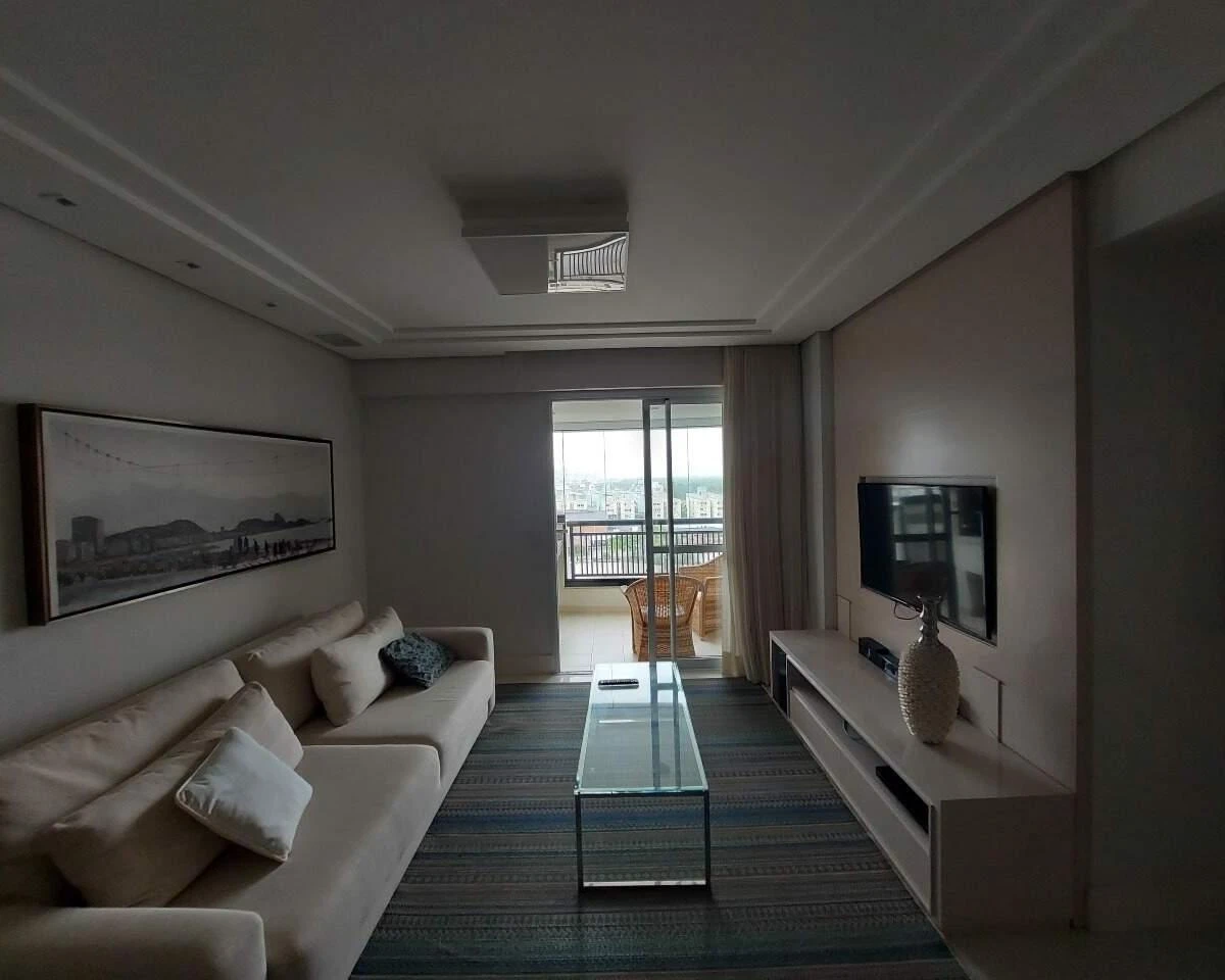 Квартира 149 м² с застеклённым балконом и грилем на балконе — photo 6