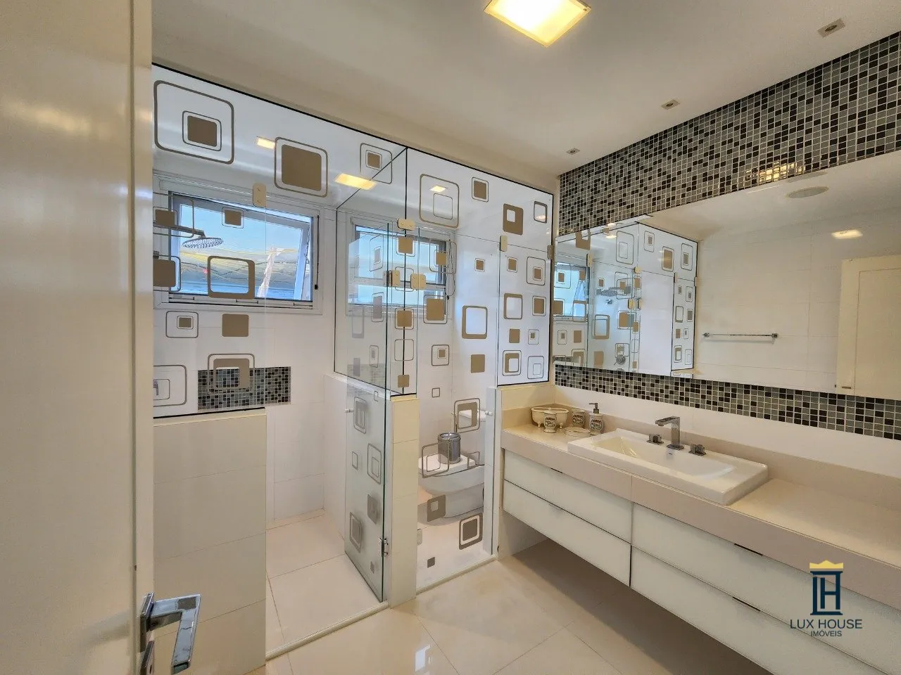 Furnished house with 7 en-suite bedrooms and 10 baths — photo 39