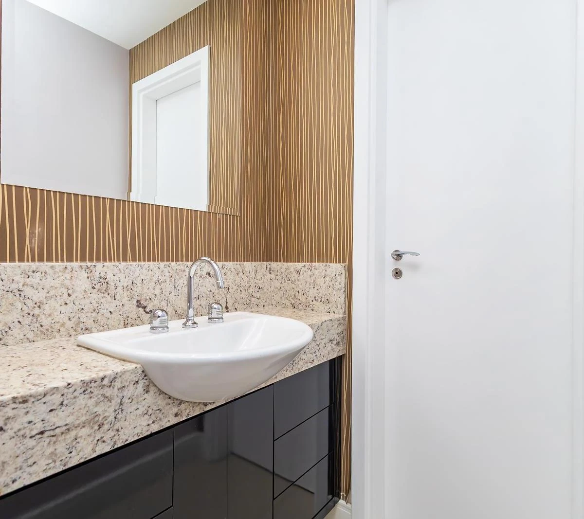 Home office in a 2-bedroom apartment, 95 m² — photo 40