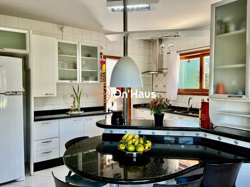 Furnished house with 4 bedrooms and 840 m² — photo 2
